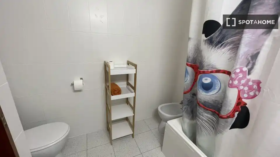 Bathroom of Flat for share in Ciudad Jardín - Tagarete - El Zapillo