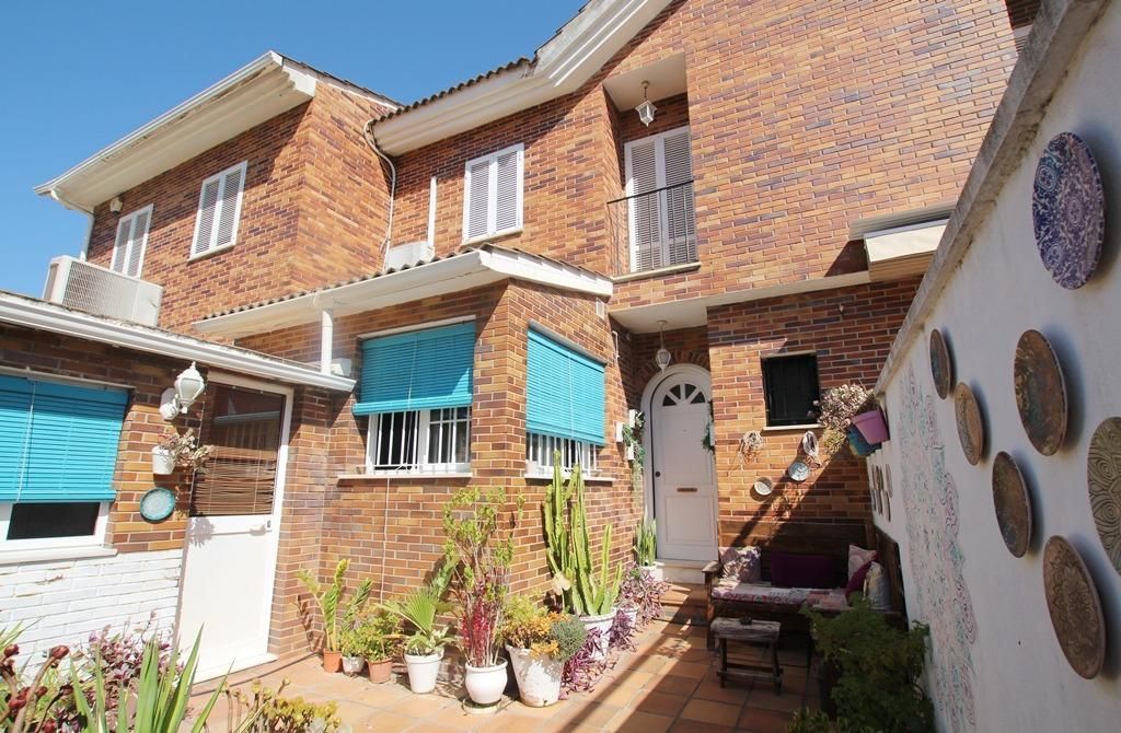 Vista exterior de Casa adosada en venta en Jerez de la Frontera con Aire acondicionado, Jardín privado y Trastero