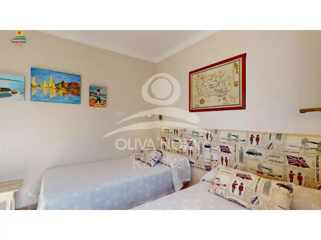 Habitación de Casa o chalet en venta en Oliva con Jardín privado