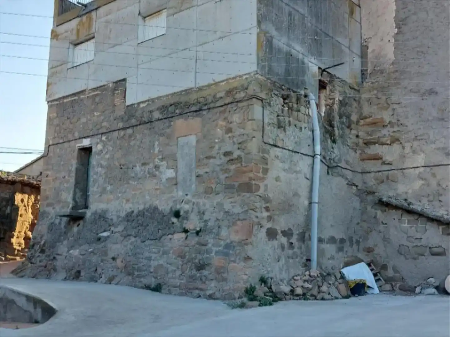 Vista exterior de Finca rústica en venda en Cubells amb Jardí privat