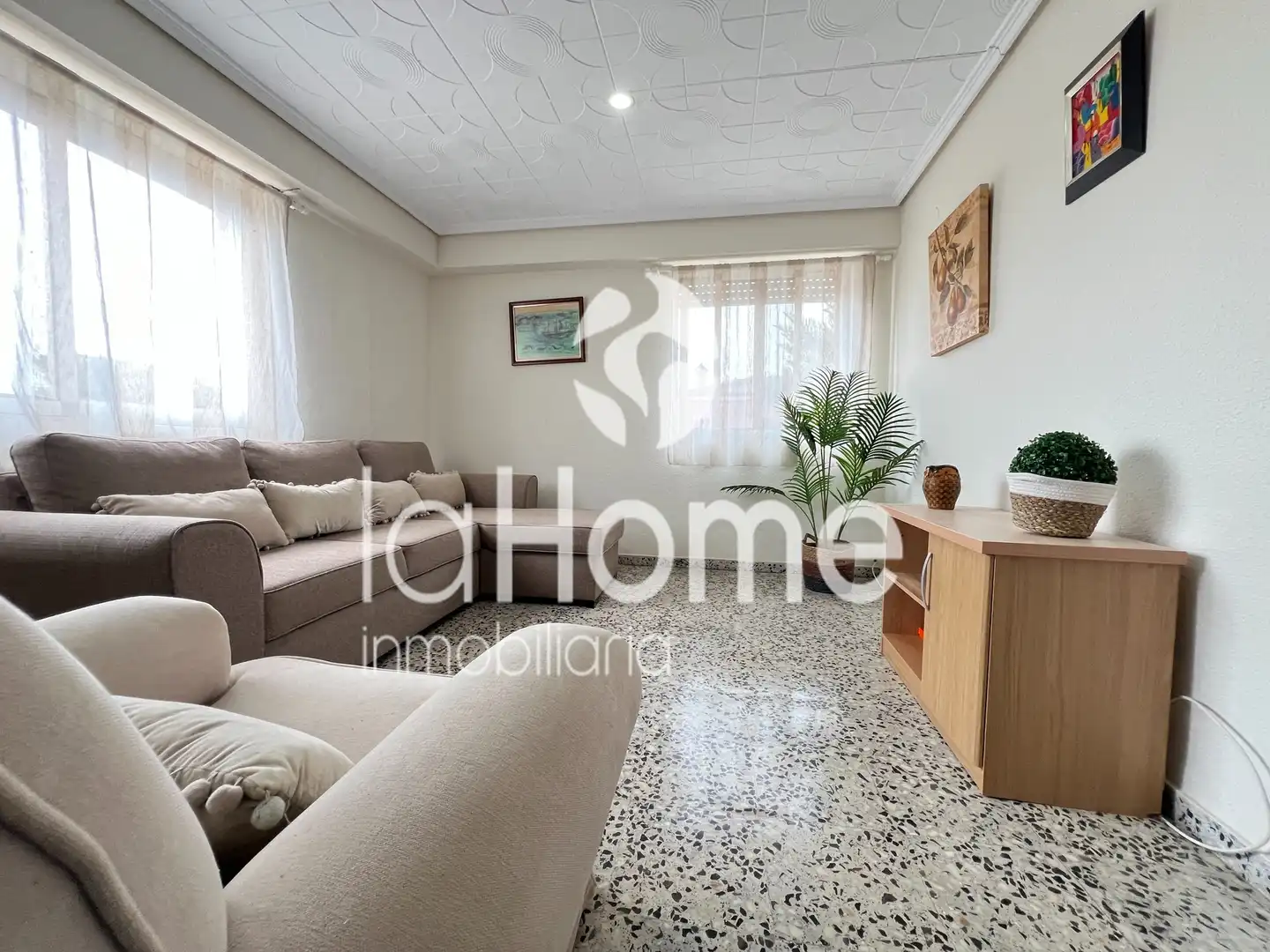 Sala d'estar de Casa o xalet en venda en Paterna amb Aire condicionat, Jardí privat i Terrassa