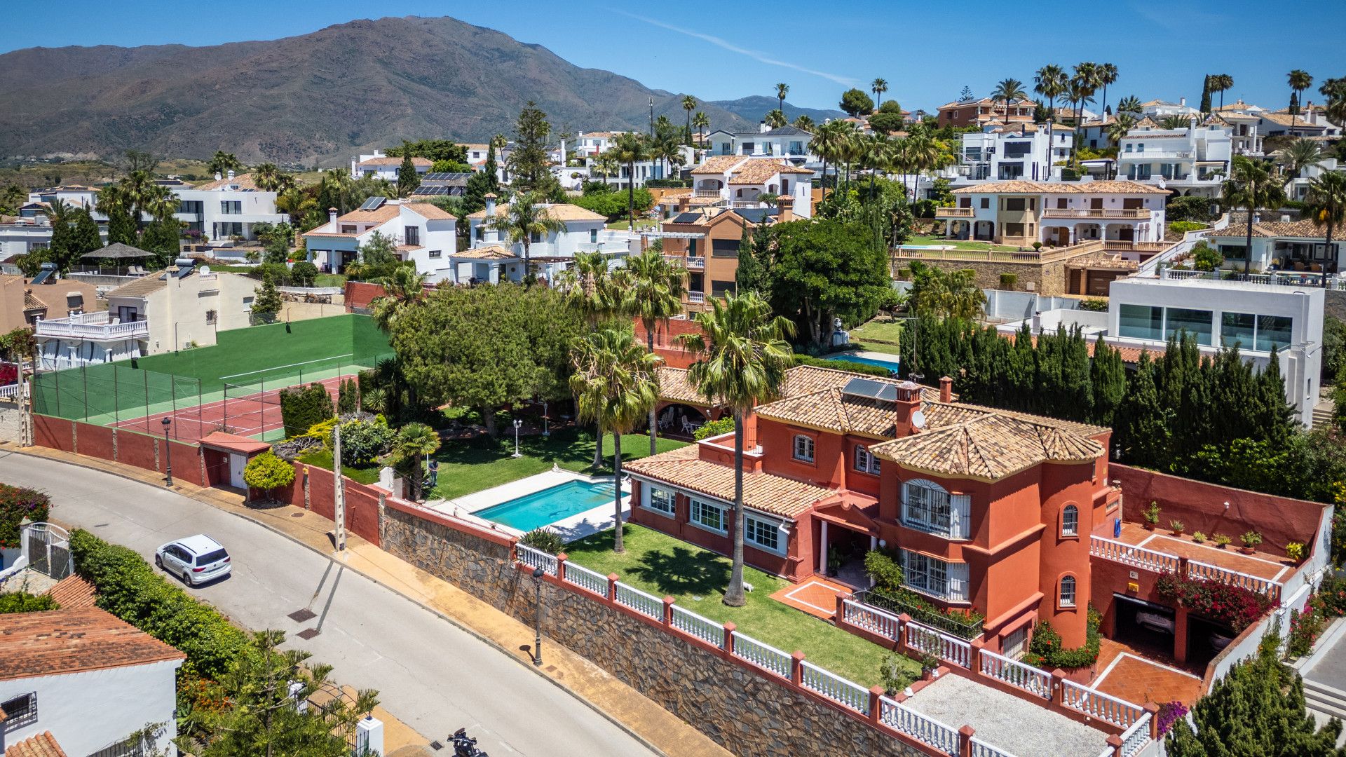 Exterior view of House or chalet for sale in Estepona  with Private garden and Swimming Pool