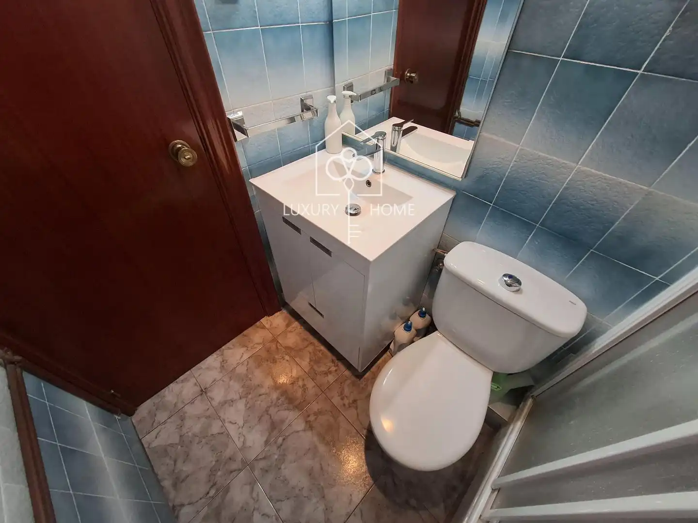Bathroom of Flat for sale in Viladecans  with Air Conditioner, Heating and Oven