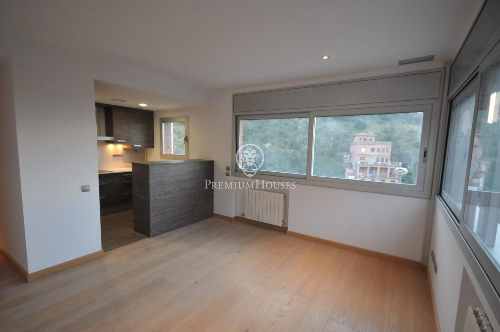 Vista exterior de Pis en venda en  Barcelona Capital amb Calefacció, Terrassa i Traster