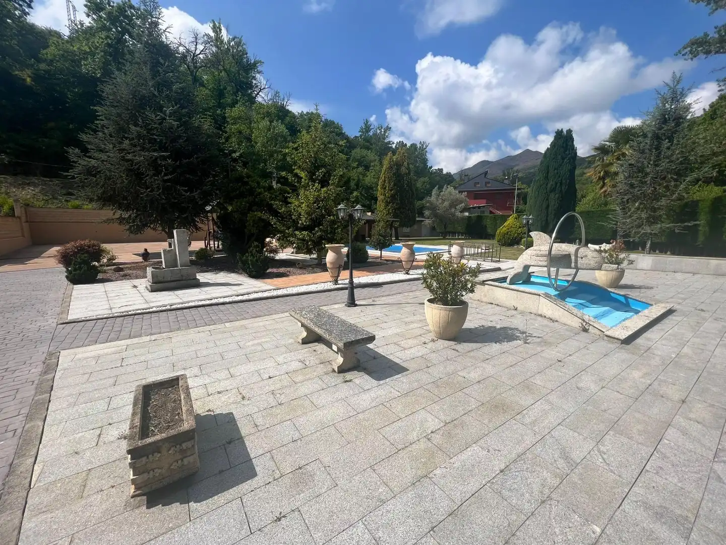 Piscina de Casa o xalet en venda en Ponferrada amb Jardí privat i Moblat