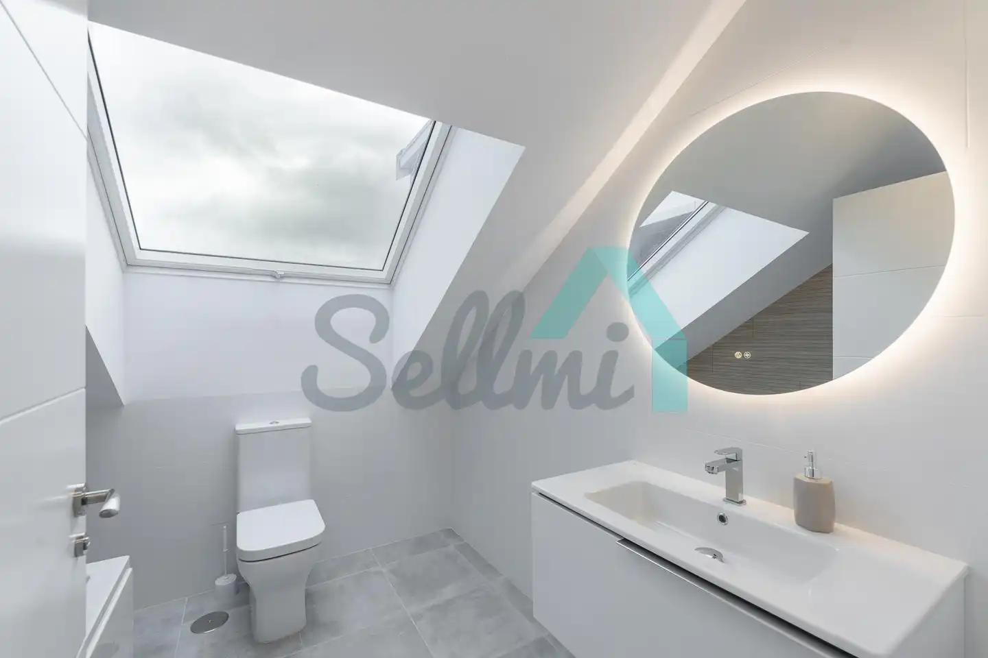 Attic for rent in Rendueles Llanos, Ceares