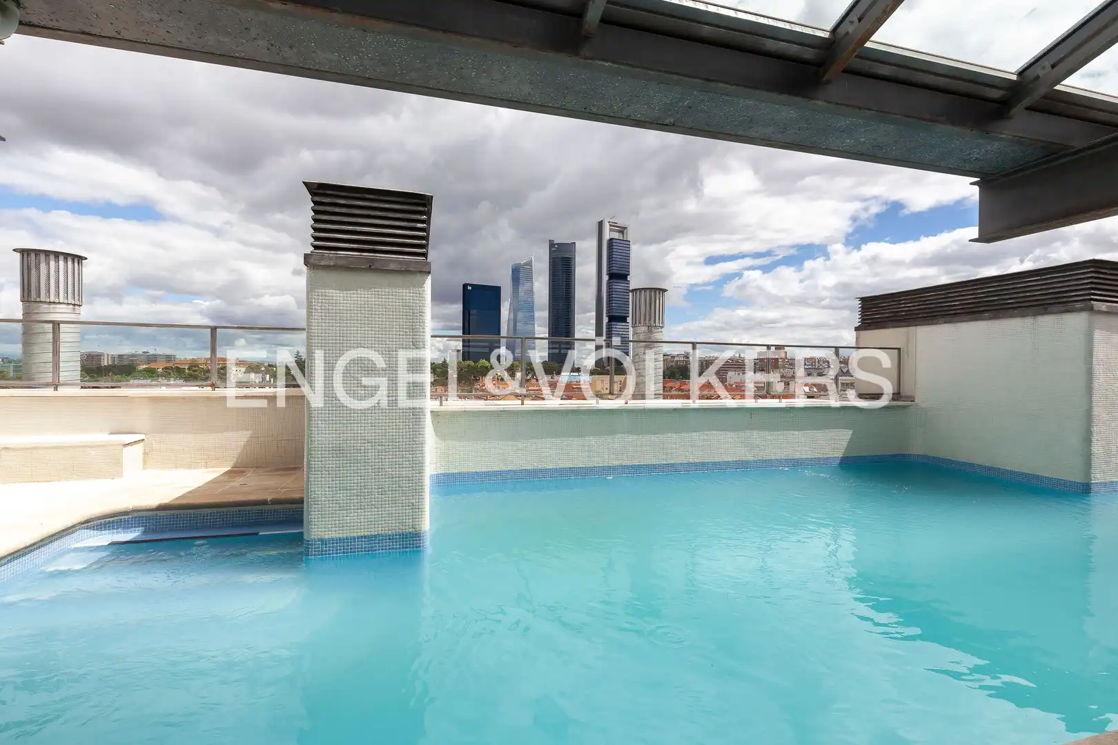 Piscina de Dúplex de lloguer en Madrid amb Aire condicionat, Calefacció i Piscina