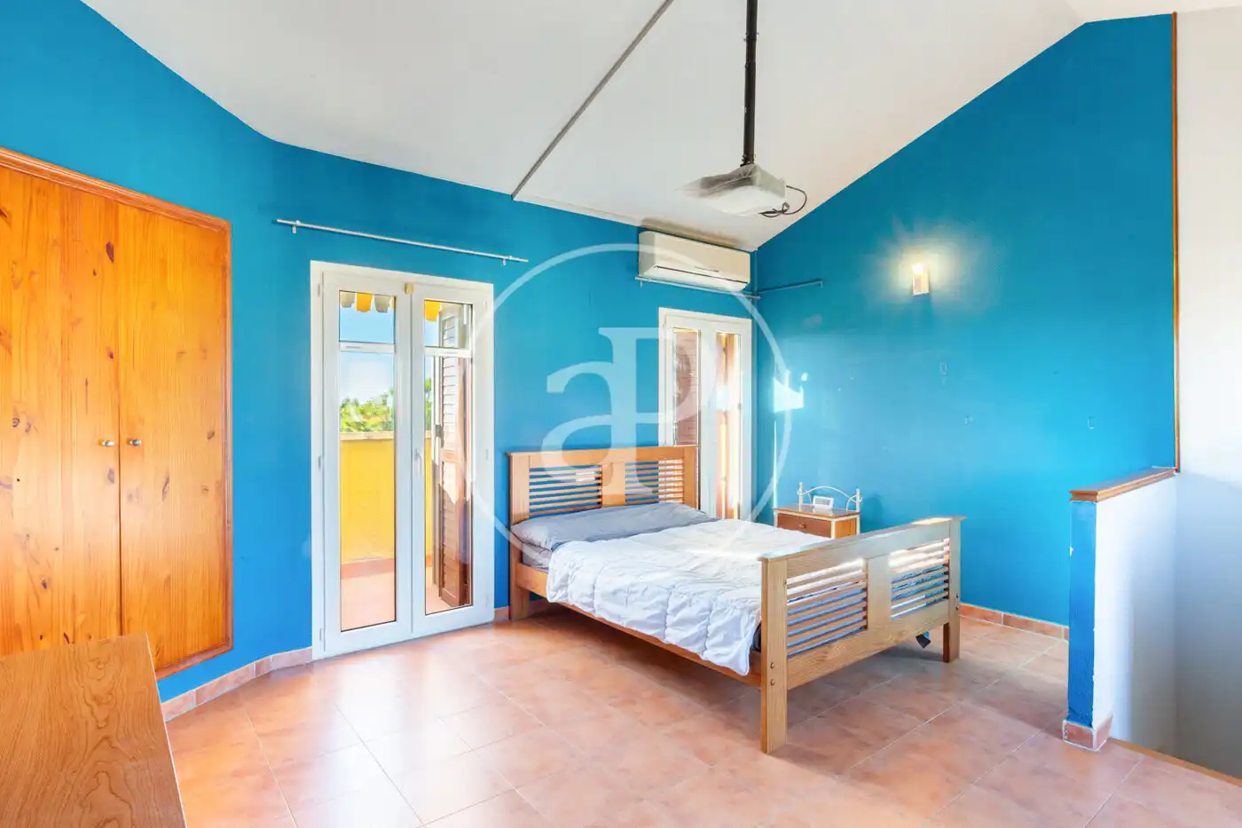Habitación de Casa adosada en venta en Riba-roja de Túria con Aire acondicionado, Calefacción y Jardín privado