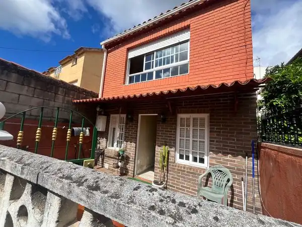 Vista exterior de Casa o chalet en venta en Vigo  con Parquet
