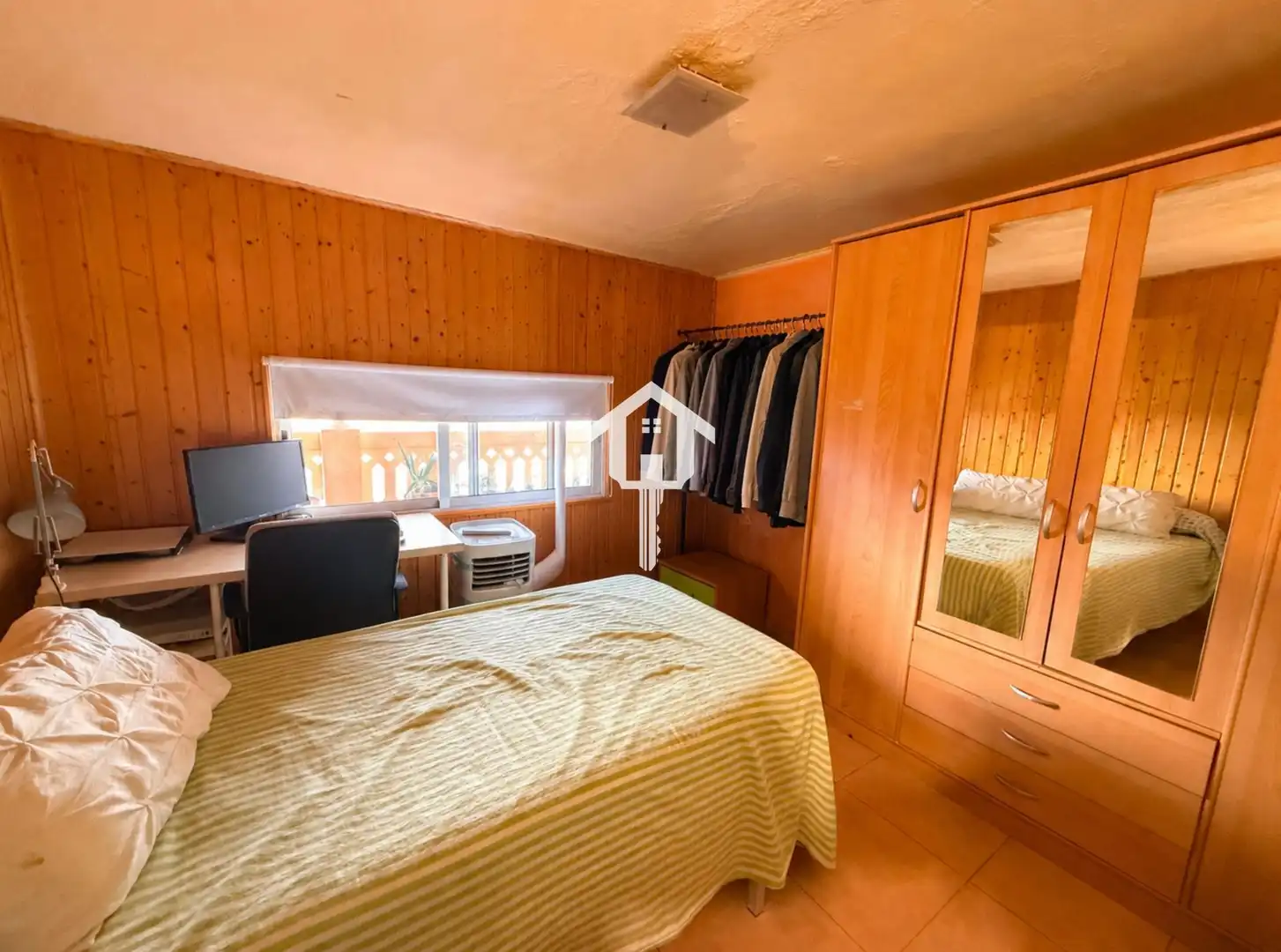 Habitación de Casa adosada en venta en Alicante / Alacant