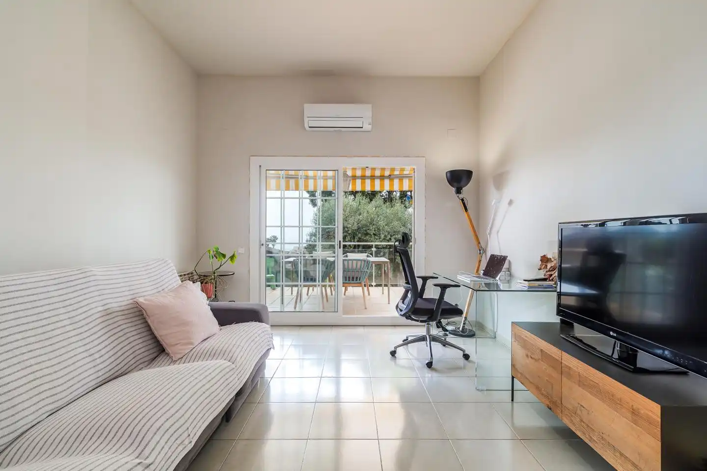 Sala d'estar de Casa o xalet en venda en Teià amb Calefacció, Jardí privat i Terrassa