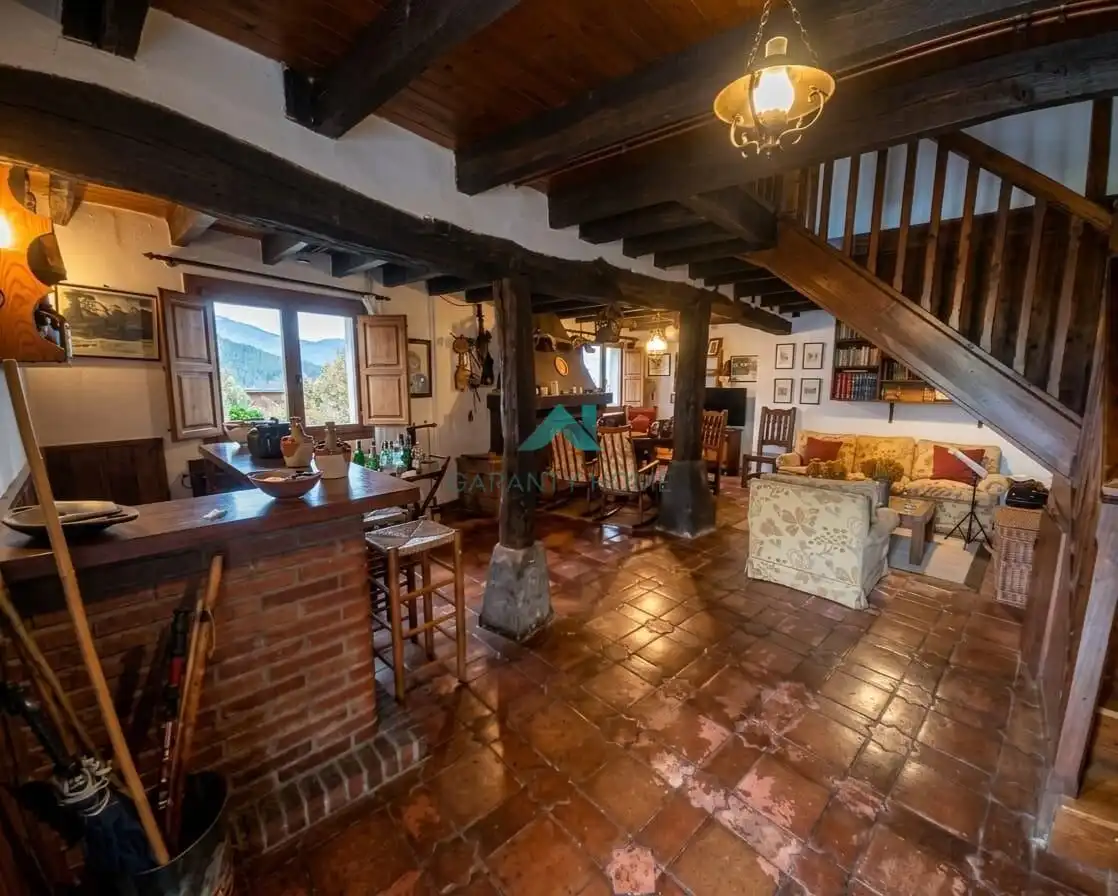 Casa adosada en venta en Voto con Calefacción, Jardín privado y Terraza