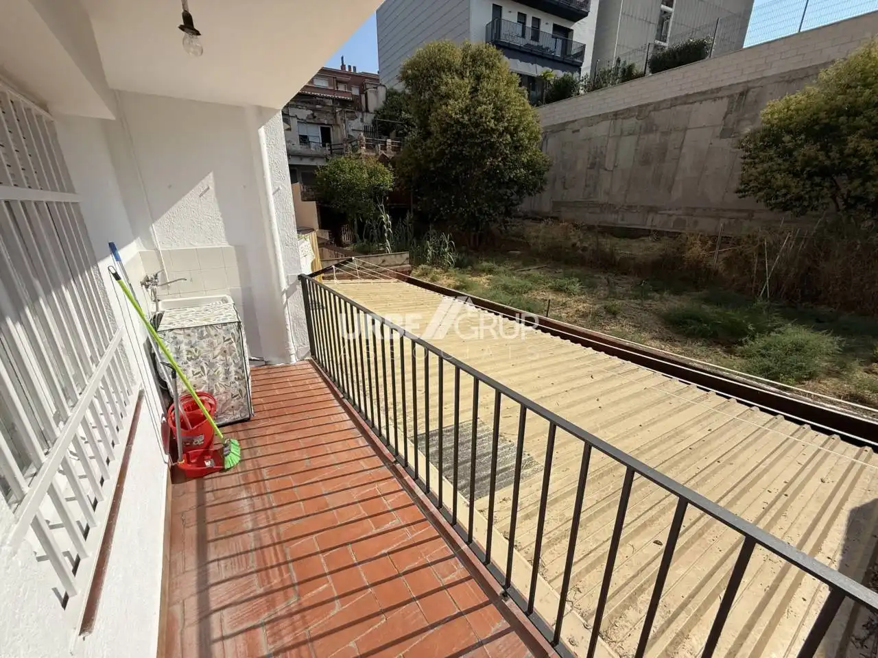 Vista exterior de Pis de lloguer en Terrassa amb Calefacció i Balcó