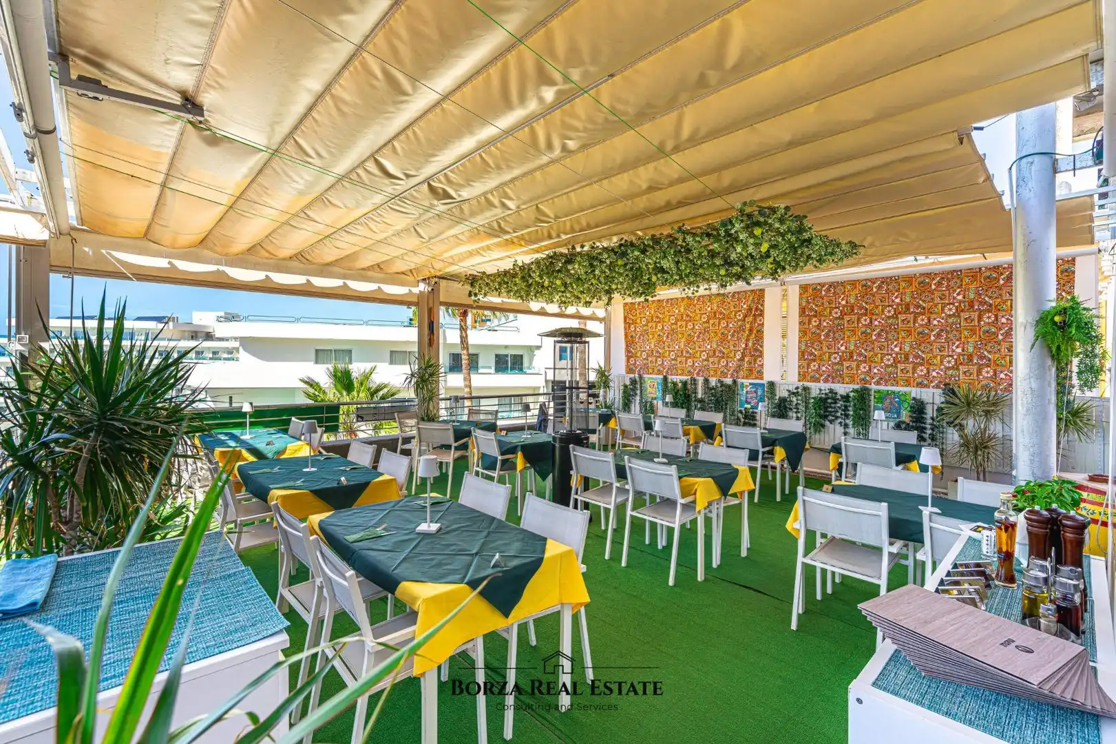 Local en traspaso en Adeje con Terraza y Amueblado