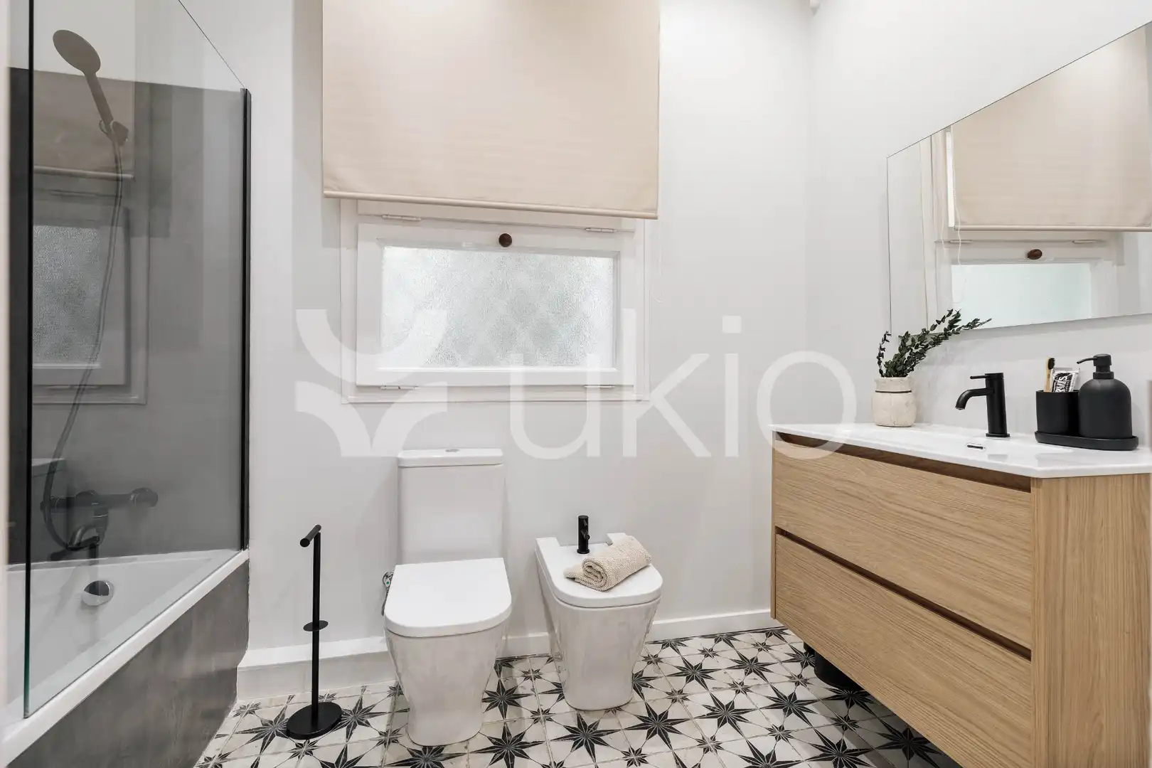 Badezimmer von Wohnungen zur Miete in Barcelona mit Klimaanlage, Heizung und Möbliert