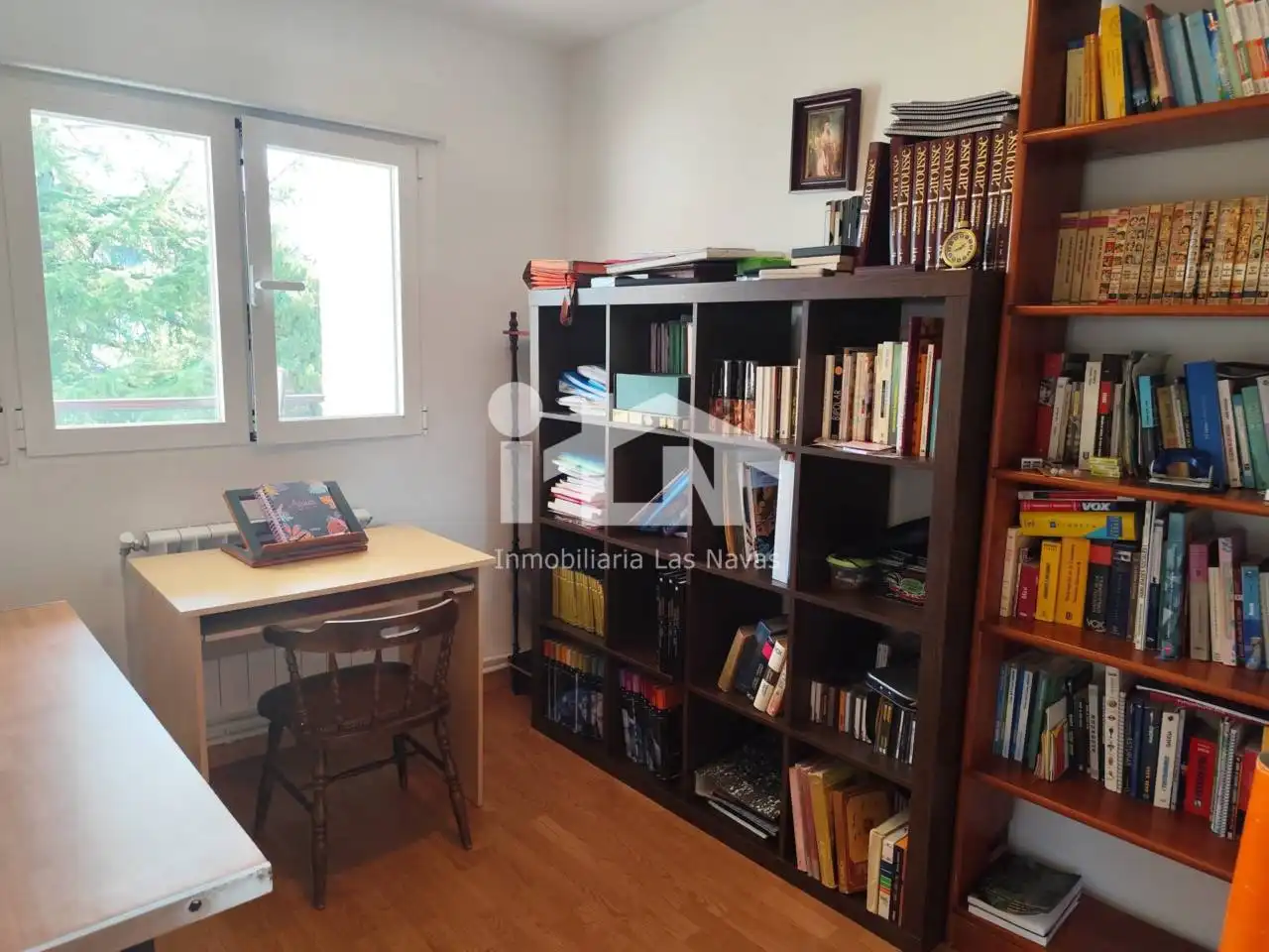Bedroom of Flat for sale in Las Navas del Marqués   with Heating, Terrace and Storage room