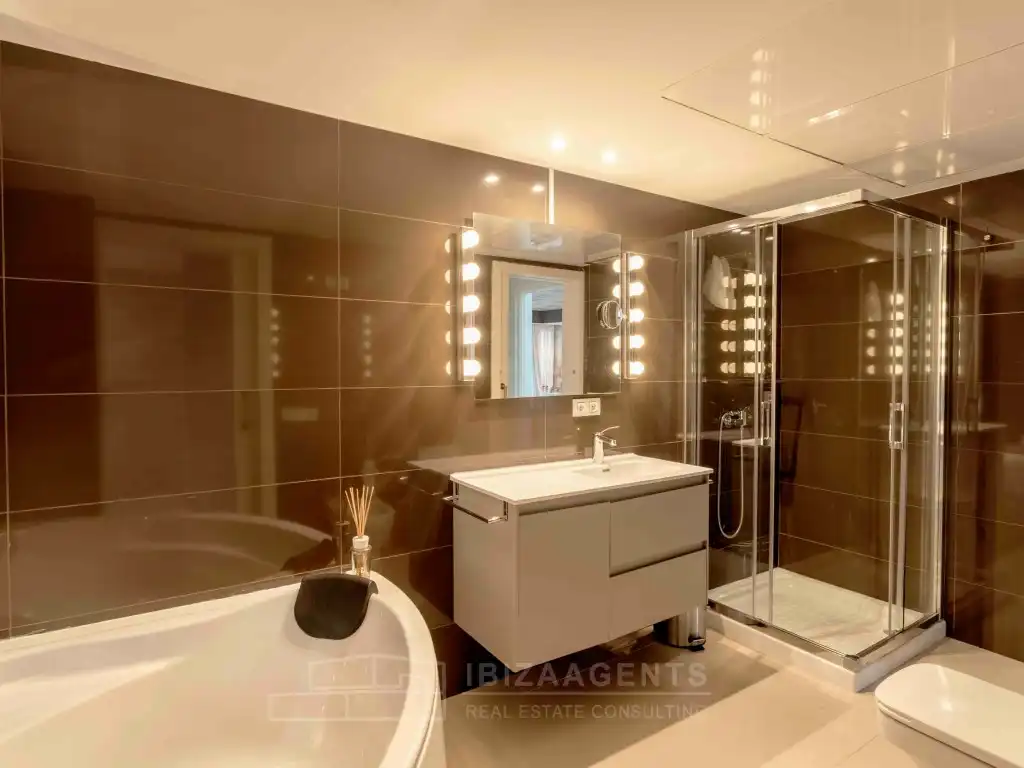 Baño de Dúplex en venta en Eivissa con Aire acondicionado, Jardín privado y Terraza