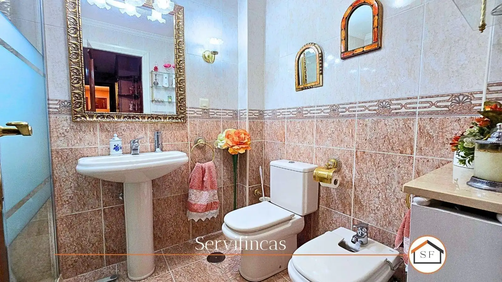 Bathroom of Flat for sale in Madrid  with Air Conditioner, Heating and Parquet flooring