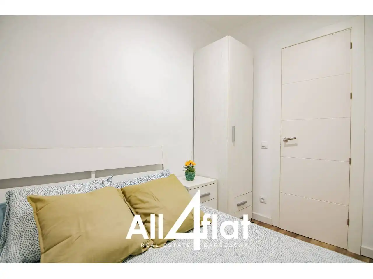 Bedroom of Flat for rent in Barcelona  with Air Conditioner, Parquet flooring and Terrace