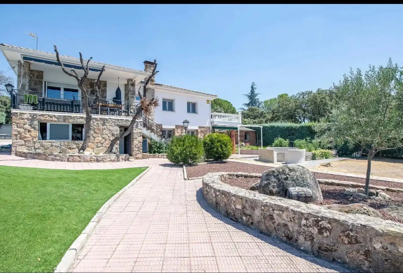 Garden of Houses for sale in Valdemorillo  with Air Conditioner, Heating and Private garden