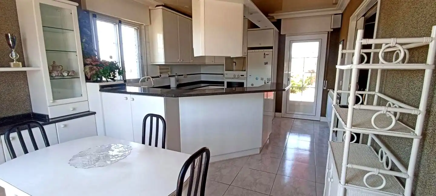 Cocina de Casa o chalet en venta en Villamediana de Iregua con Aire acondicionado, Calefacción y Jardín privado