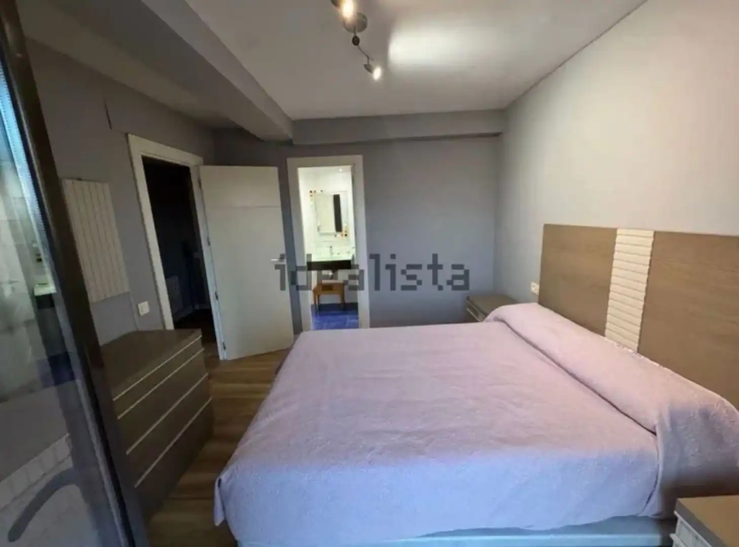 Schlafzimmer von Wohnung zur Miete in Salamanca mit Klimaanlage, Heizung und Terrasse