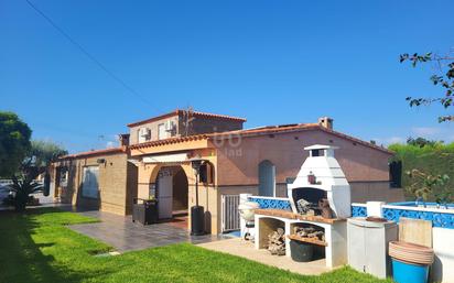 Vista exterior de Casa o xalet en venda en Castellón de la Plana / Castelló de la Plana amb Terrassa i Piscina