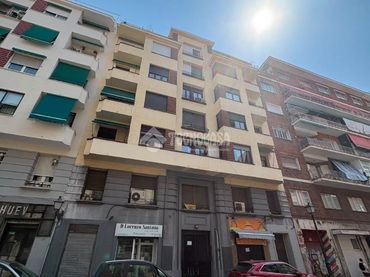 Pis amb ascensor en venda a C. de Arriaza