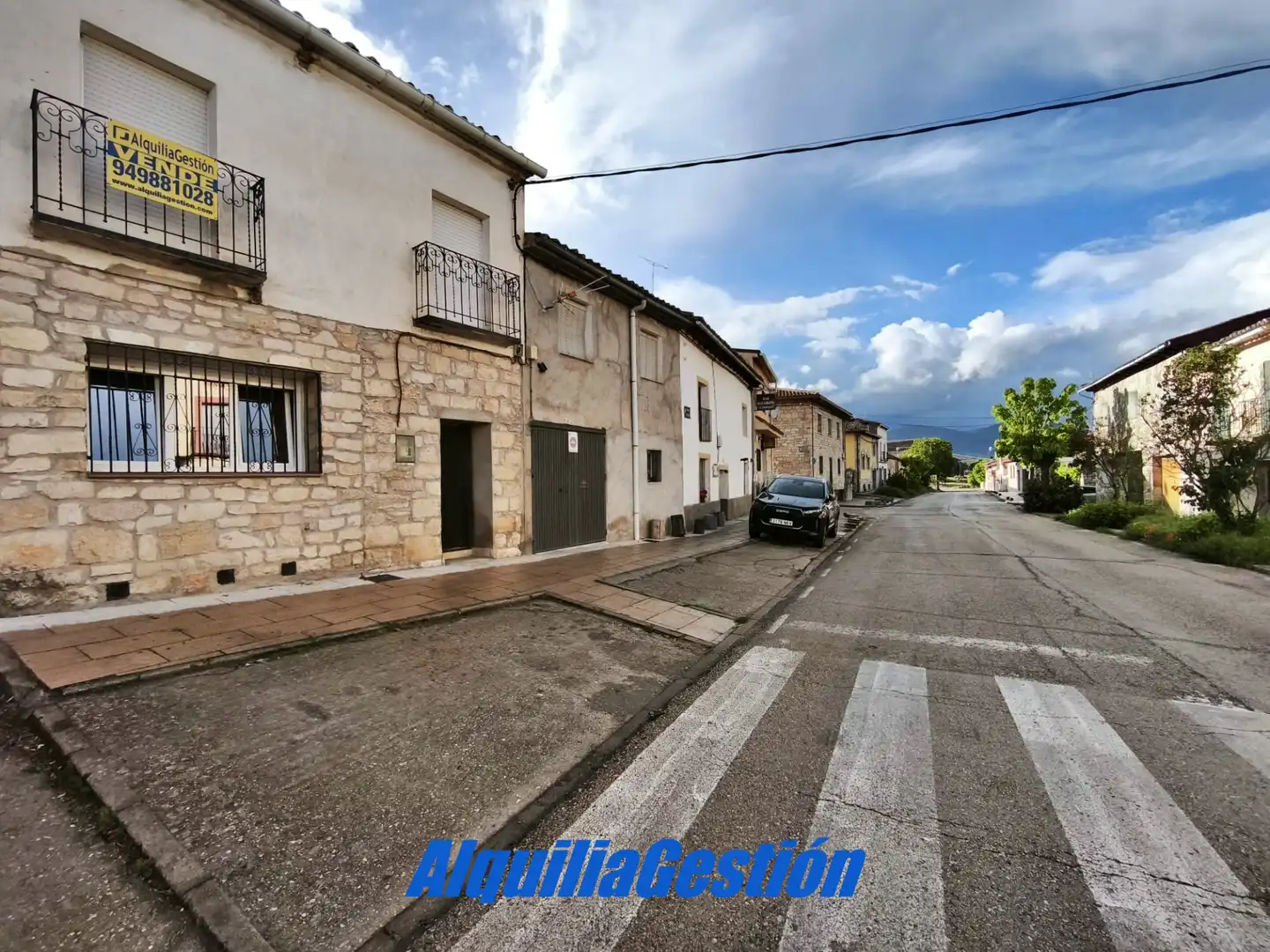 Vista exterior de Casa adosada en venta en Tamajón con Calefacción, Terraza y Balcón