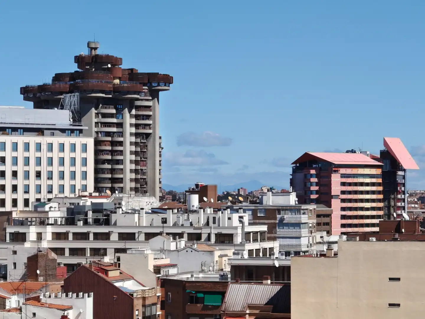Exterior view of Flat for sale in Madrid  with Air Conditioner, Heating and Balcony