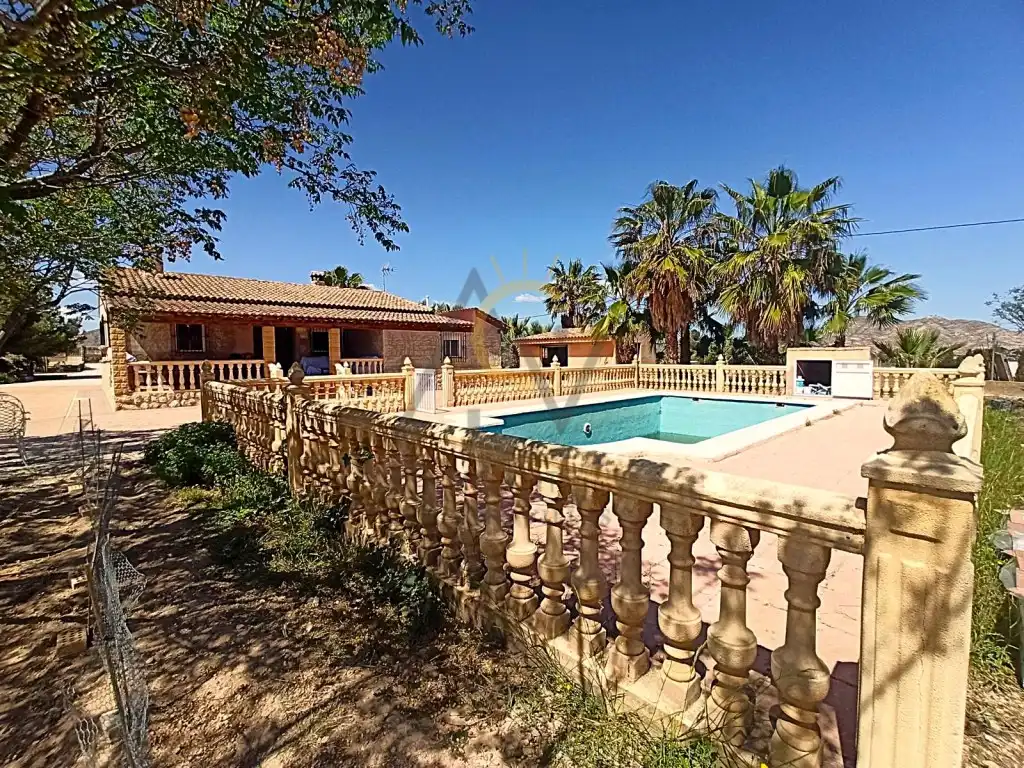 Xalet amb piscina en venda a Camino Tolomó