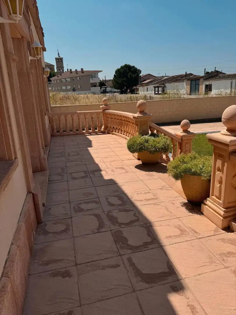 Terraza de Casa adosada en venta en Valoria la Buena con Calefacción, Jardín privado y Parquet