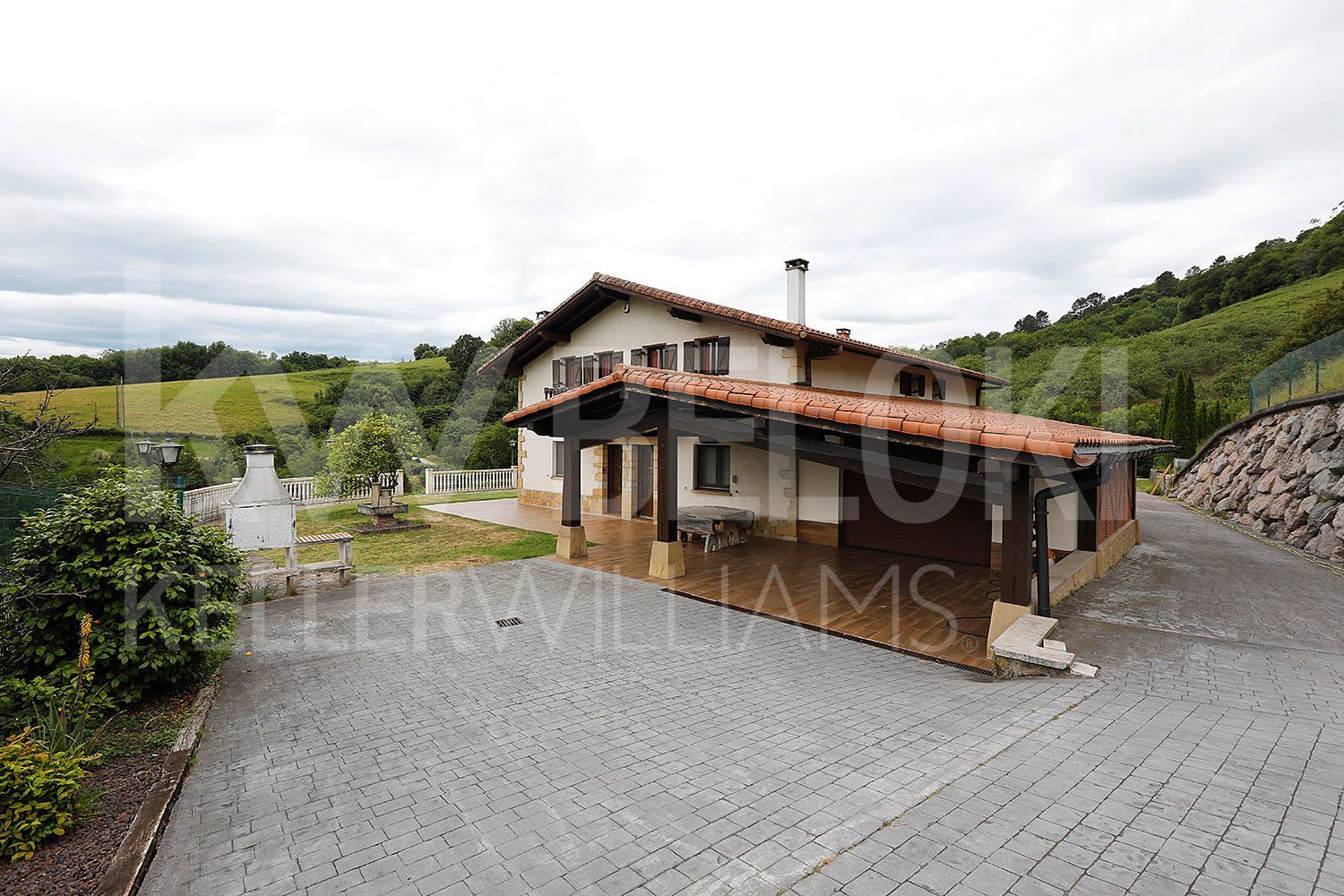 Vista exterior de Casa o xalet en venda en Hondarribia amb Jardí privat, Parquet i Terrassa