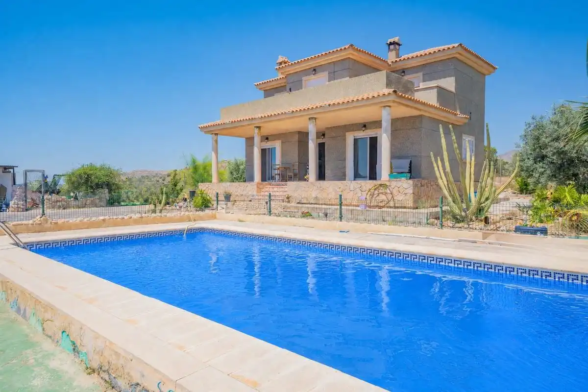 House with terrace for sale in Avenida de los Árboles