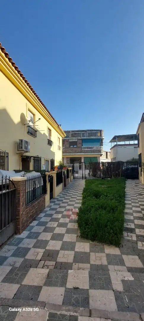 Vista exterior de Casa o xalet en venda en Pulianas amb Balcó i Piscina comunitària