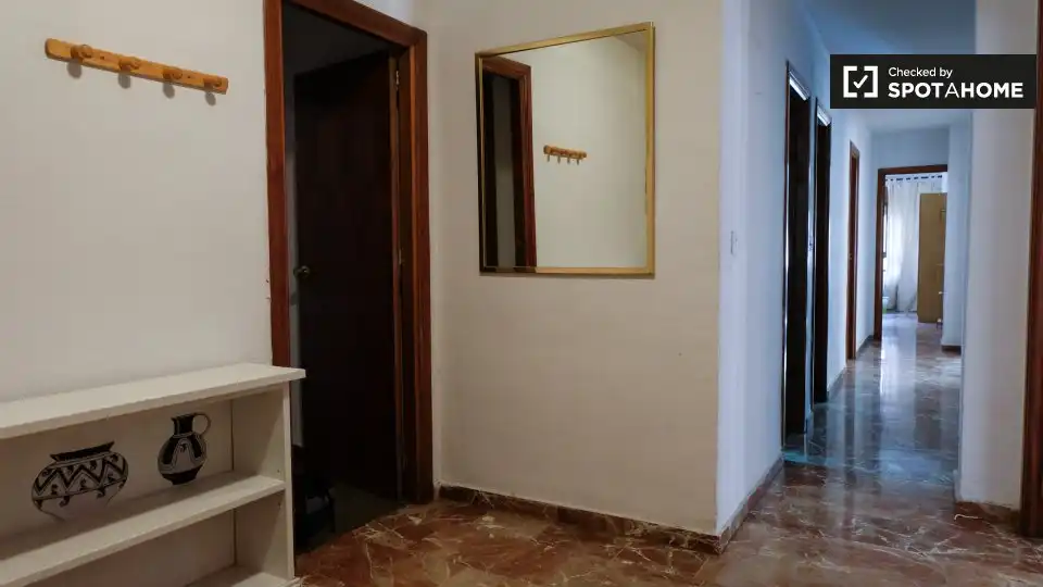 Apartament per a compartir en Granada amb Aire condicionat, Terrassa i Moblat