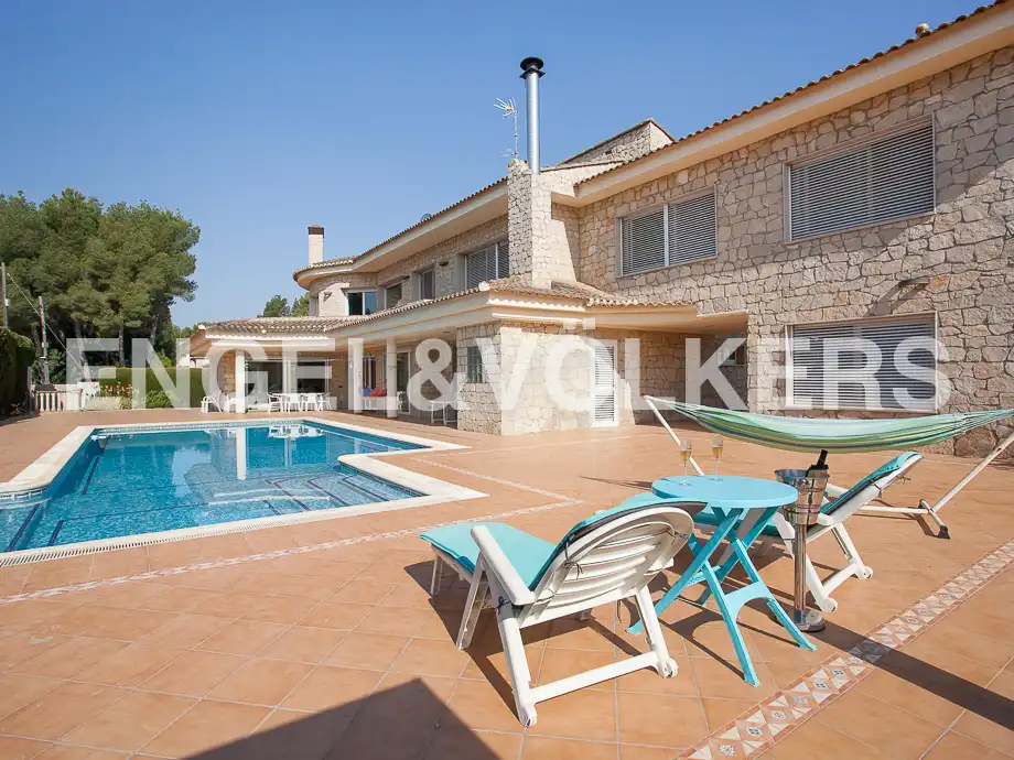 Vista exterior de Casa o chalet en venta en Serra con Calefacción, Jardín privado y Trastero