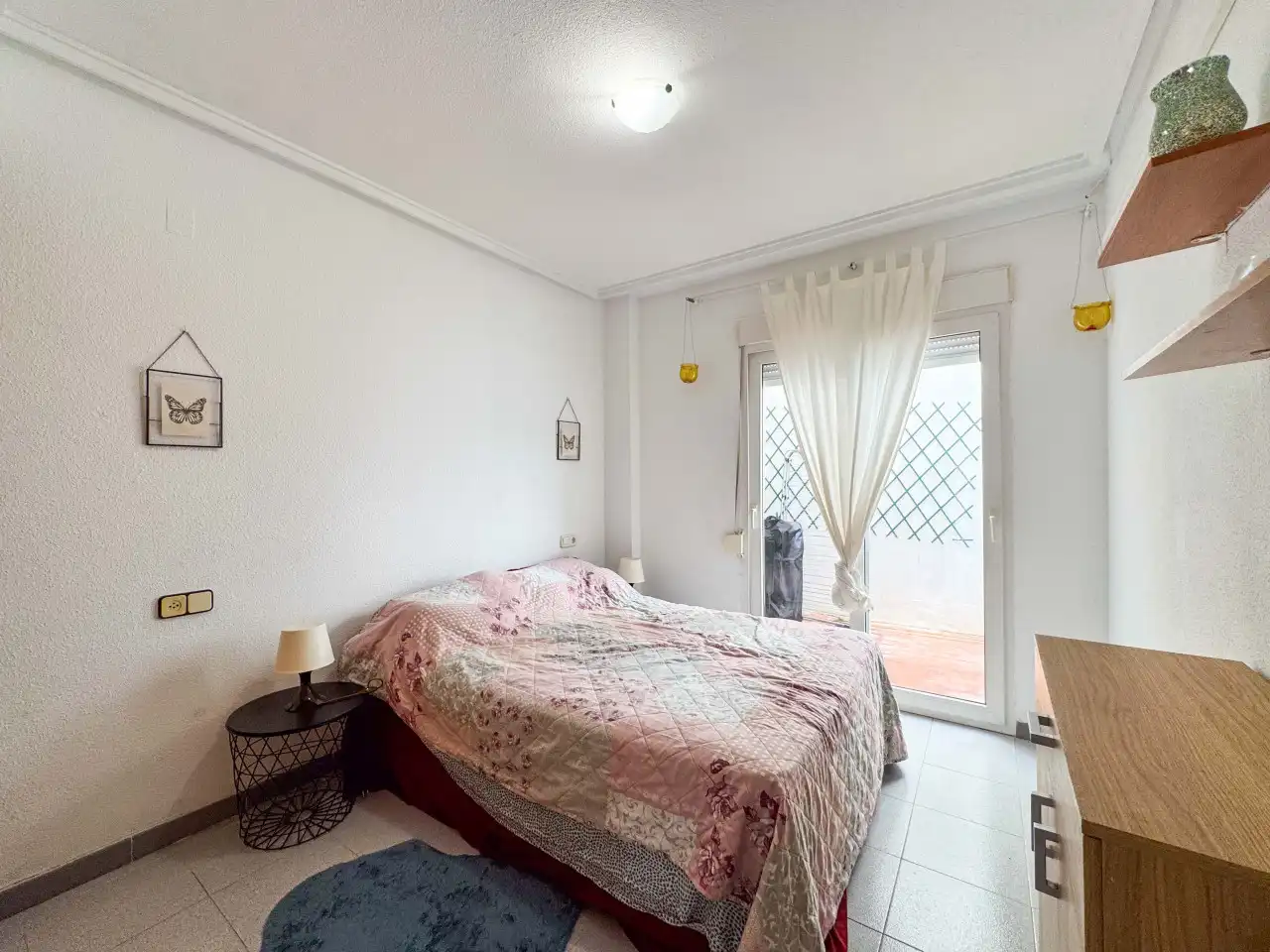 Habitación de Apartamento en venta en Torrevieja con Aire acondicionado, Calefacción y Terraza