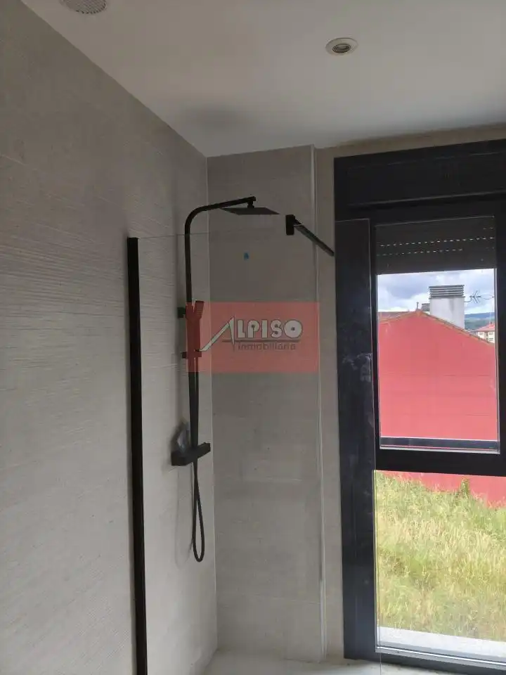 Bathroom of Houses for sale in Ourense Capital   with Heating, Private garden and Terrace