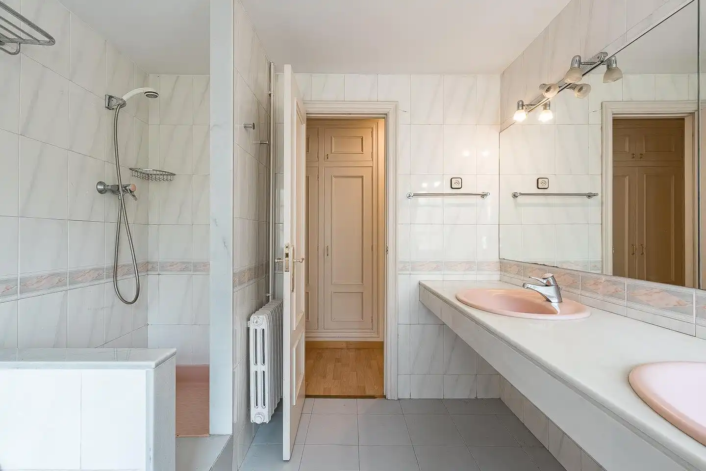 Bany de Casa o xalet en venda en Barcelona amb Calefacció, Jardí privat i Parquet