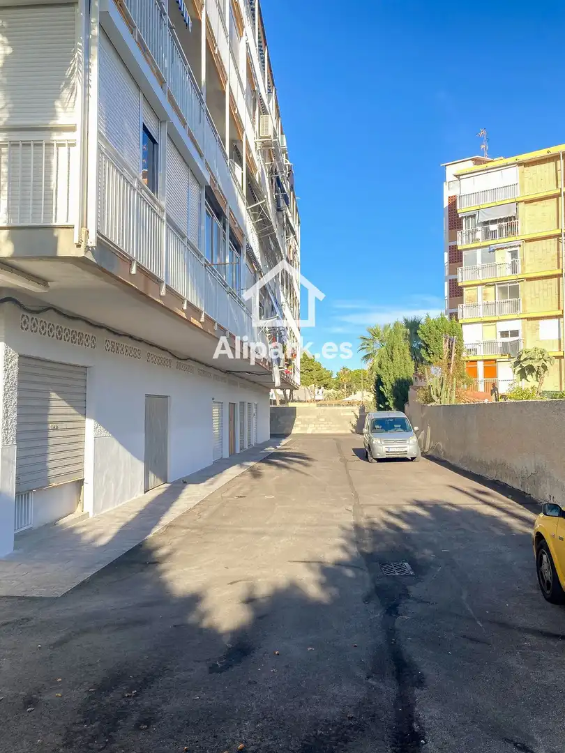 Vista exterior de Pis en venda en Alicante / Alacant amb Terrassa i Moblat