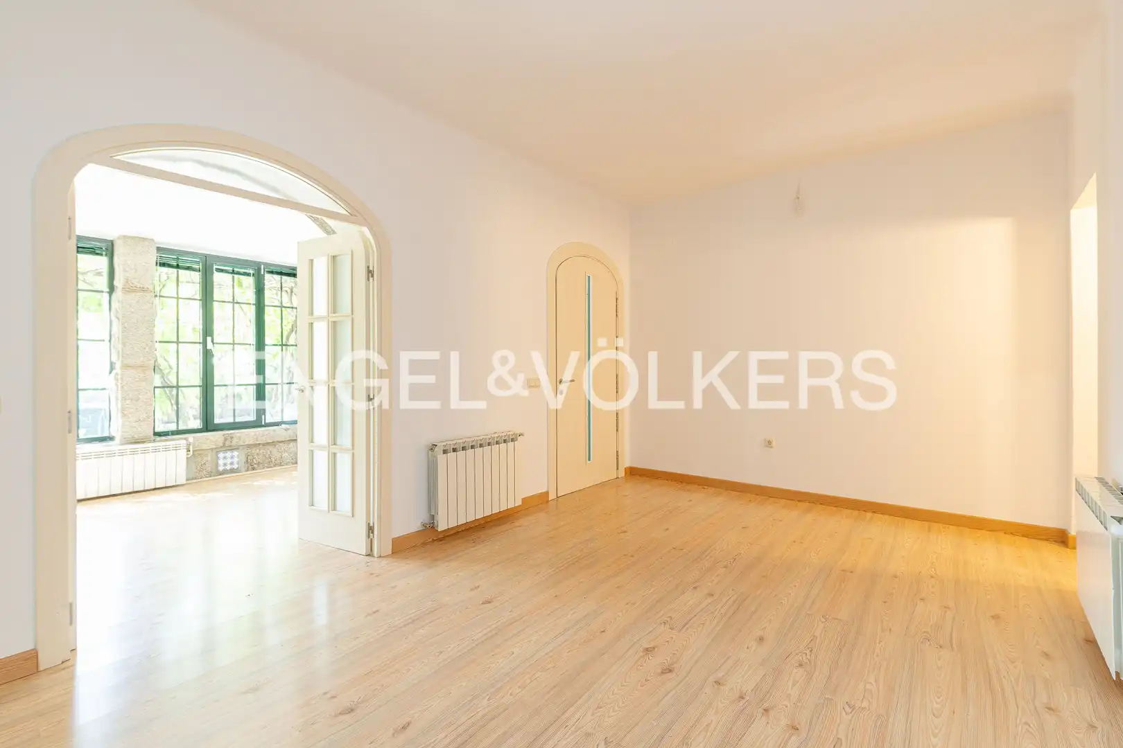Sala d'estar de Casa o xalet en venda en Hoyo de Manzanares amb Calefacció, Jardí privat i Terrassa