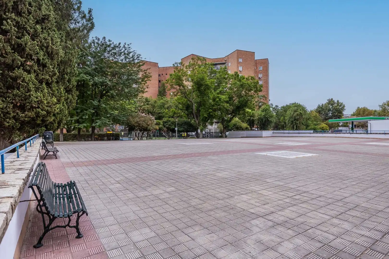Exterior view of Flat for sale in Sevilla  with Air Conditioner, Heating and Private garden