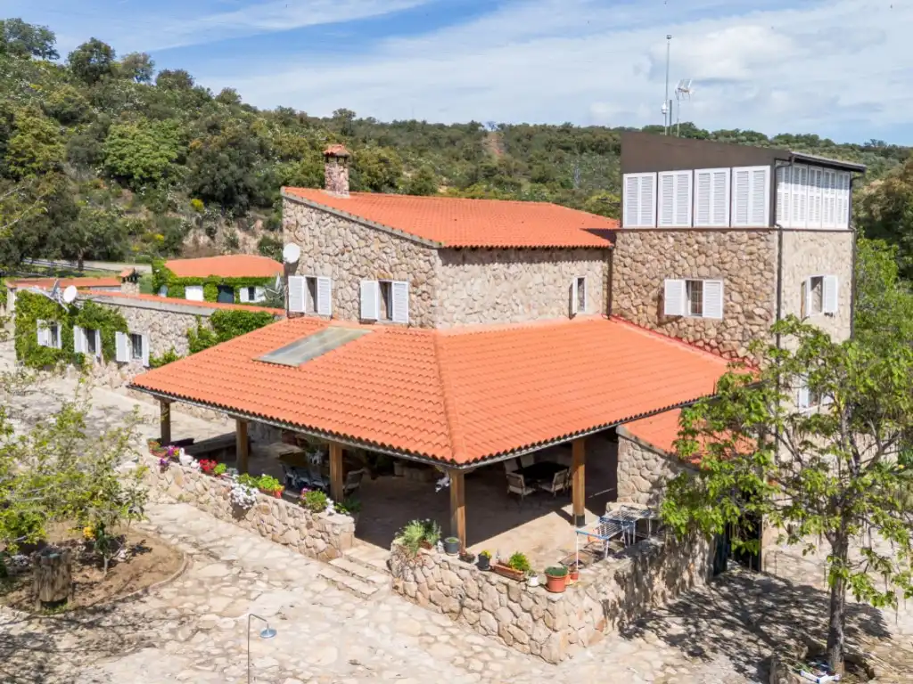 Vista exterior de Casa o chalet en venta en Espinoso del Rey con Terraza, Piscina y Amueblado