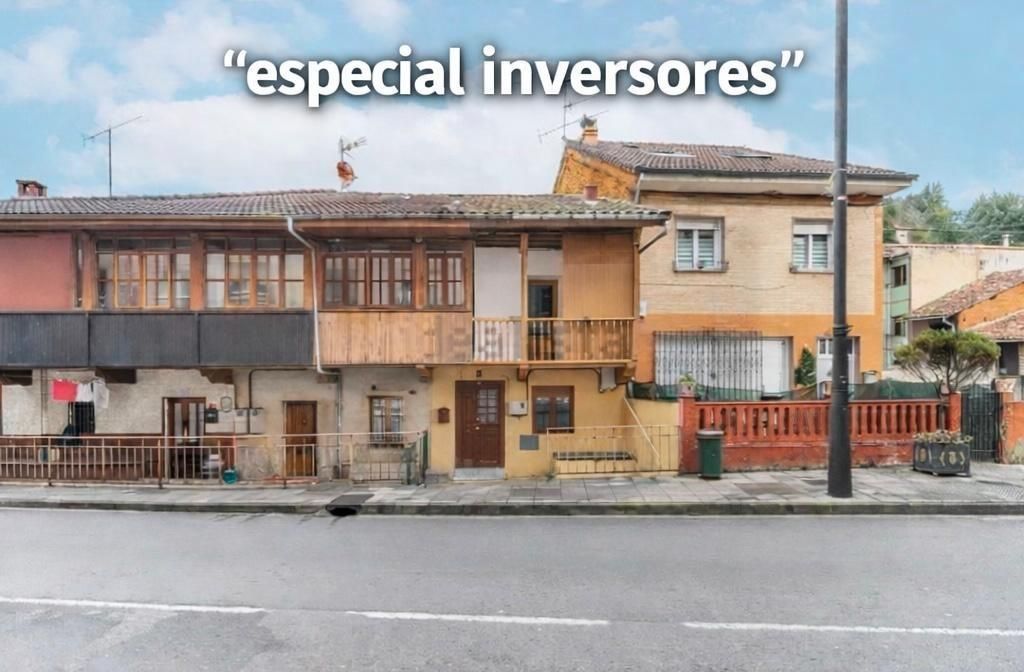 Vista exterior de Casa o xalet en venda en Oviedo  amb Calefacció