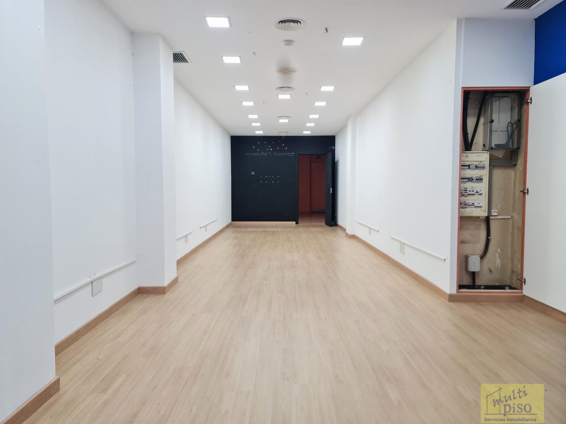 Local en venta en Cornellà de Llobregat con Aire acondicionado y Terraza