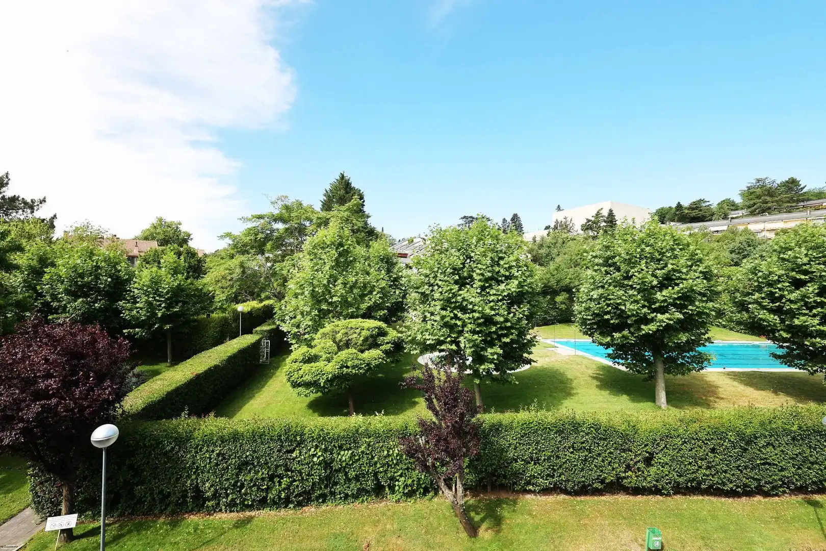 Jardín de Dúplex en venta en San Lorenzo de El Escorial con Calefacción, Terraza y Piscina comunitaria