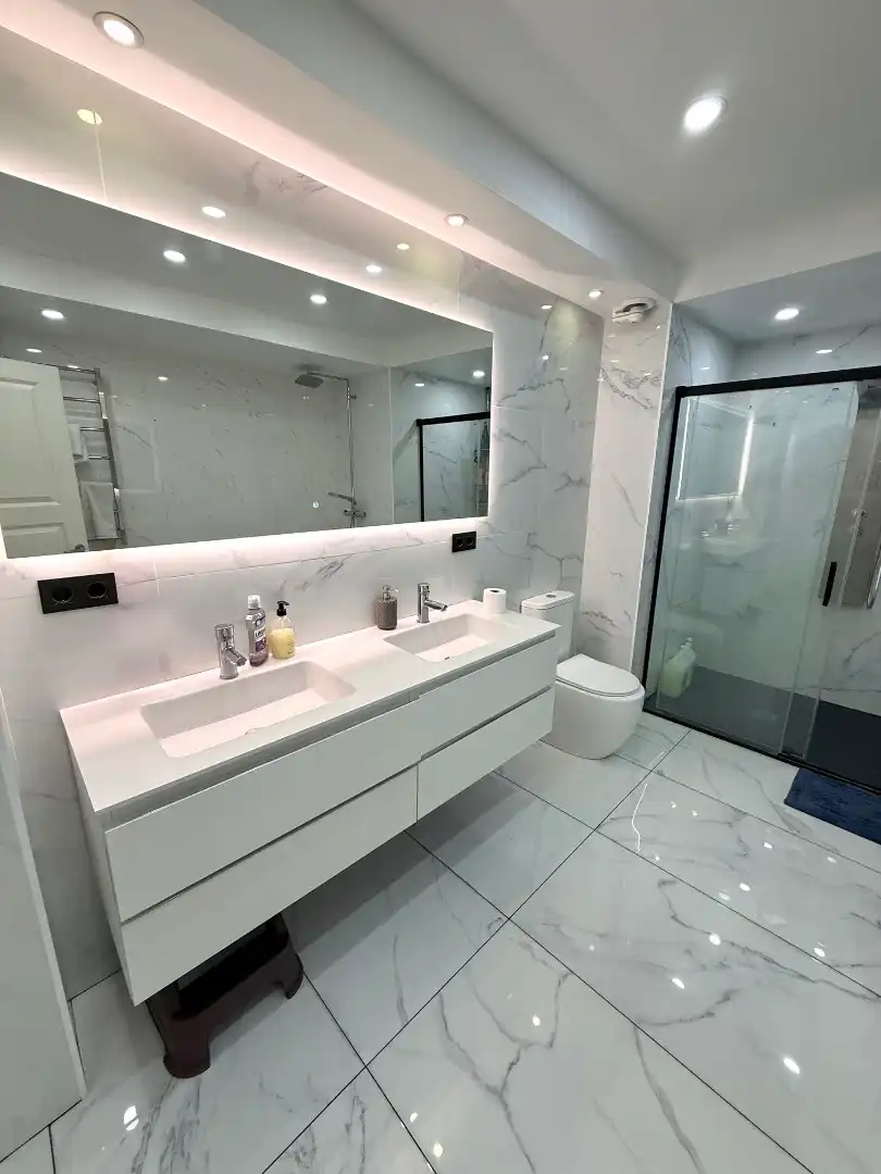 Badezimmer von Geschaftsraum zum Verkauf in Barcelona mit Klimaanlage und Heizung