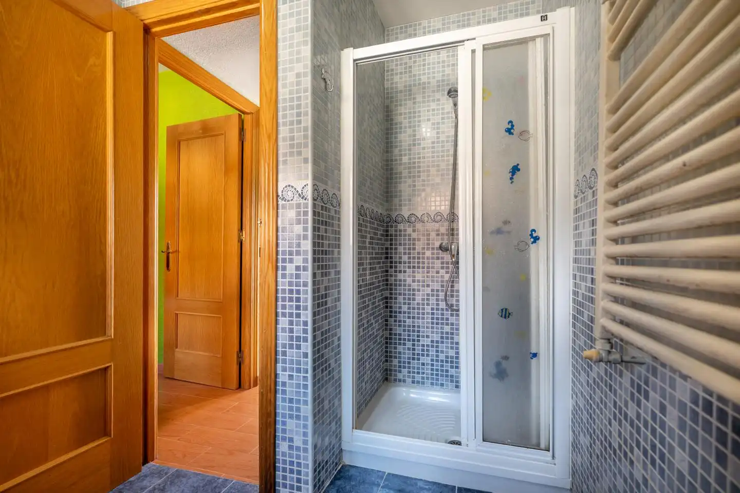 Badezimmer von Erdgeschoss zum Verkauf in Ávila mit Heizung, Privatgarten und Terrasse