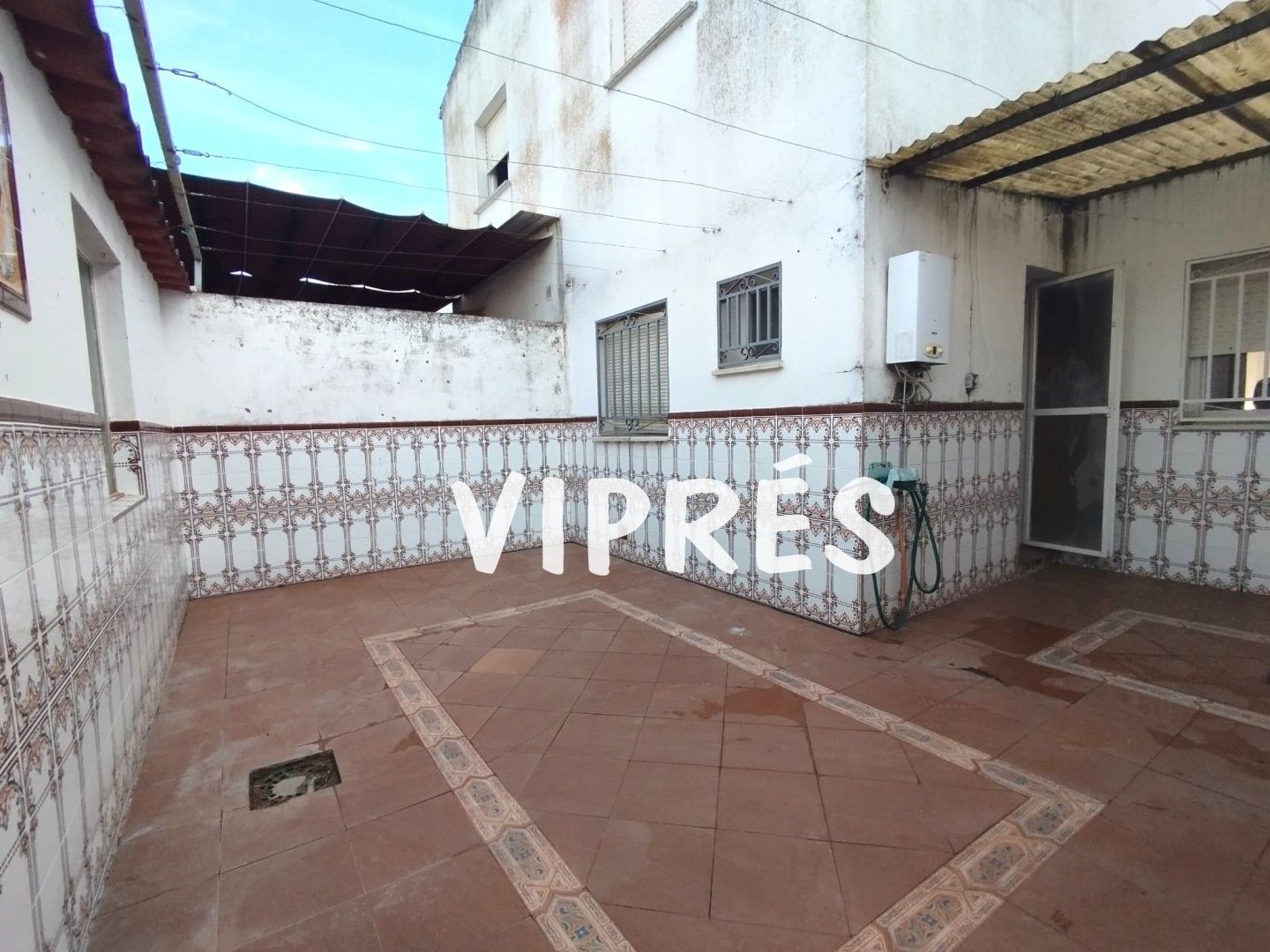 Vista exterior de Casa adosada en venda en Trujillanos amb Terrassa